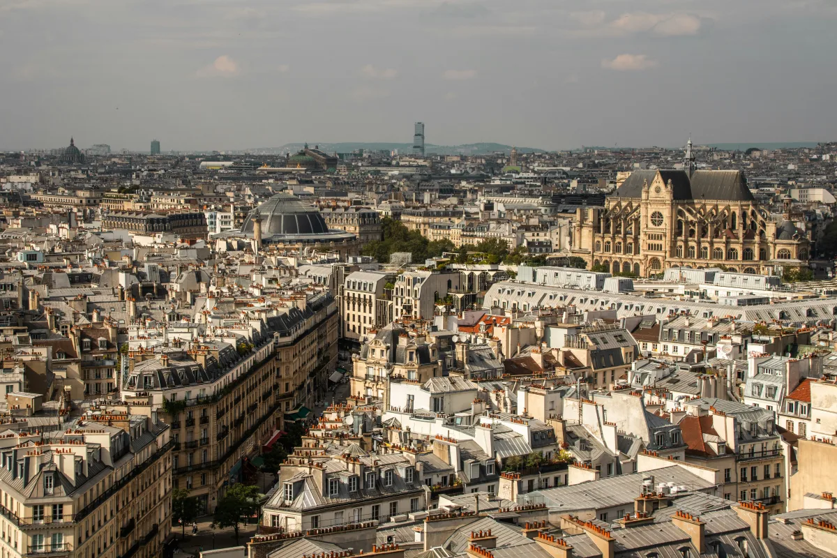 Moving to France: A Guide for Expat Professionals