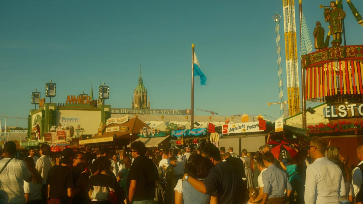 Oktoberfest in Munich vs. the US: An Expat Guide